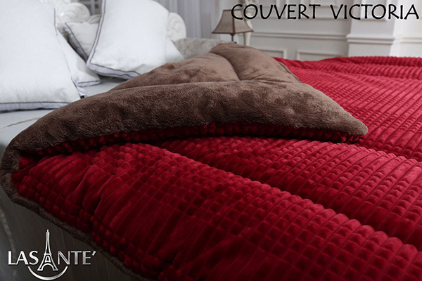 Victoria  Rouge est devenu un produit de couverture à succès pour l’hiver à partir de 2015. Les couvertures molletonnées sont peu coûteuses sur le marché, mais pour Lasante
